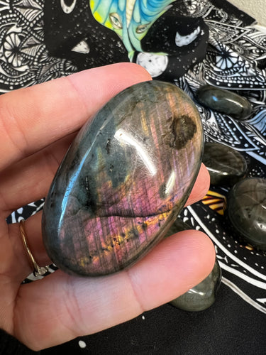 Show Stopper Labradorite Palm Stone 🌈⚡️