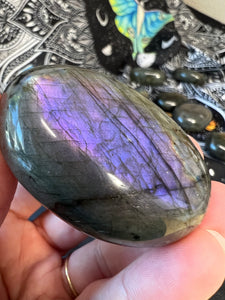 Mermaid Labradorite Palm Stone 🌈⚡️